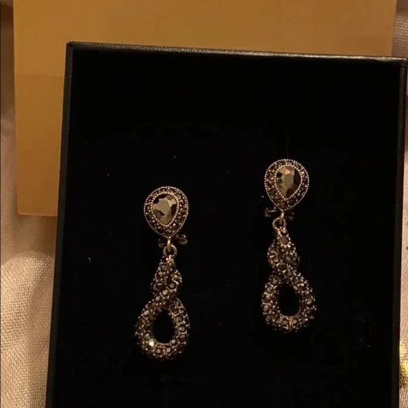 ✨🐆✨Heidi Daus “Sleek And Sophisticated” Earrings - Picture 5 of 5